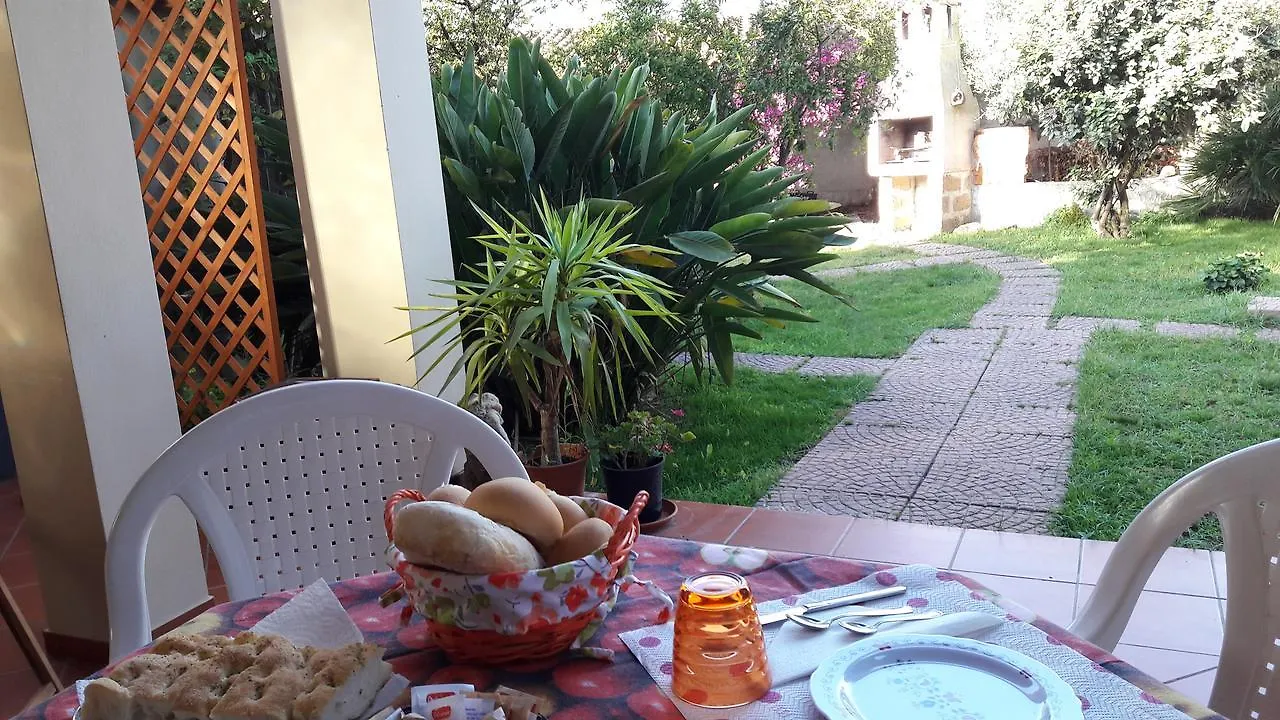 Couette-café Bed and Breakfast West Coast à Càbras Italie